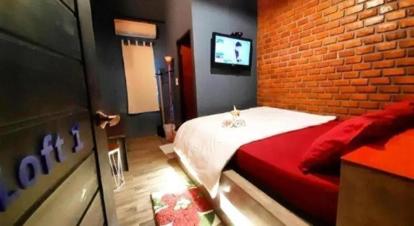 Bed in The Royal Chiangkhan Boutique Hotel