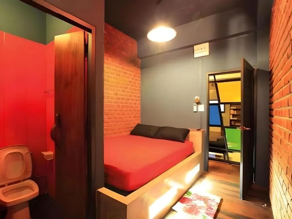 Bed in The Royal Chiangkhan Boutique Hotel