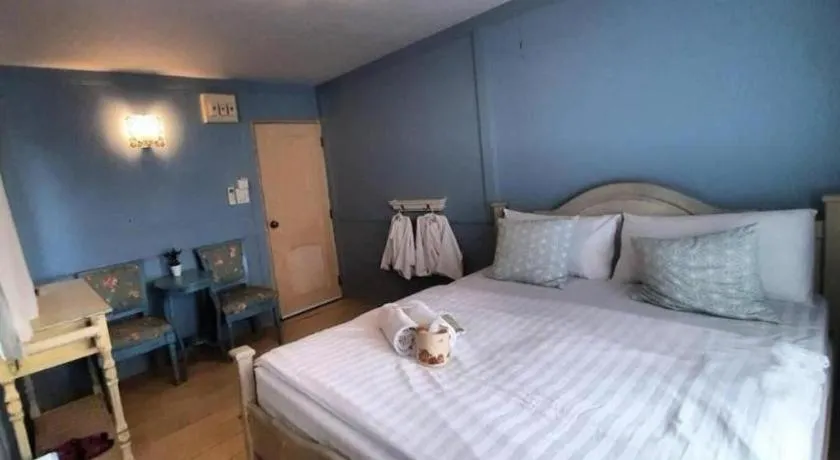 Bed in The Royal Chiangkhan Boutique Hotel