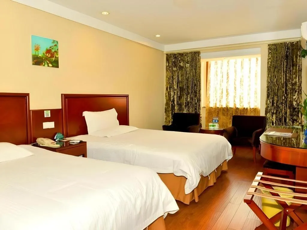 Bed in GreenTree Inn Hefei Chenghuangmiao San Xiao Kou Subway Station Hotel