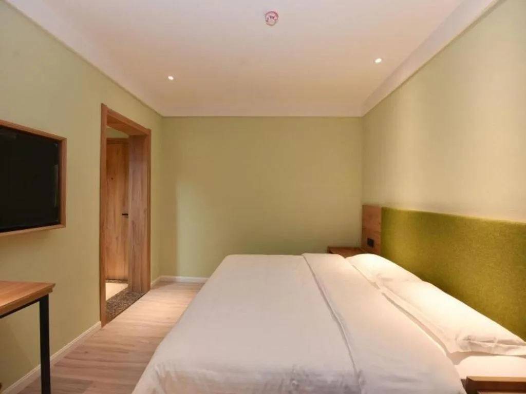 Bed in GreenTree Inn Hefei Chenghuangmiao San Xiao Kou Subway Station Hotel