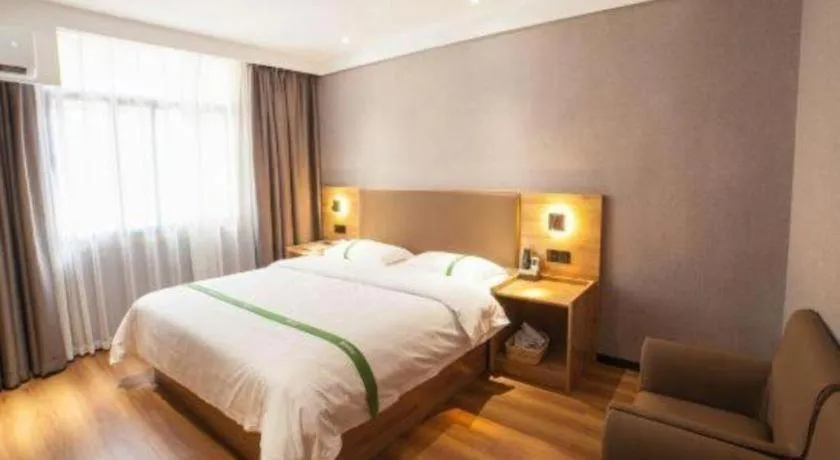 Bed in GreenTree Inn Hefei Chenghuangmiao San Xiao Kou Subway Station Hotel