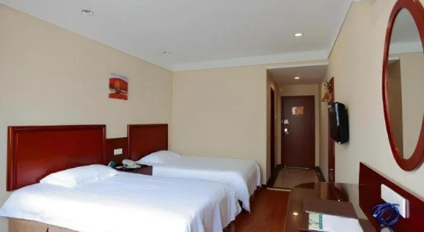 Bed in GreenTree Inn Hefei Chenghuangmiao San Xiao Kou Subway Station Hotel