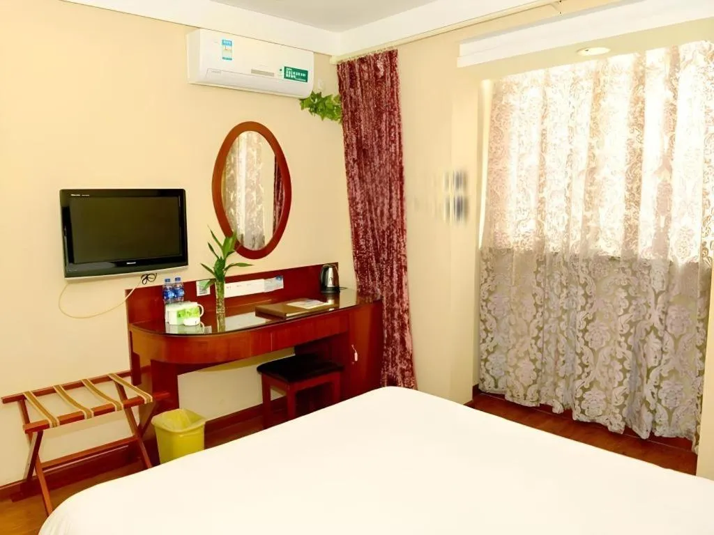 Bed in GreenTree Inn Hefei Chenghuangmiao San Xiao Kou Subway Station Hotel