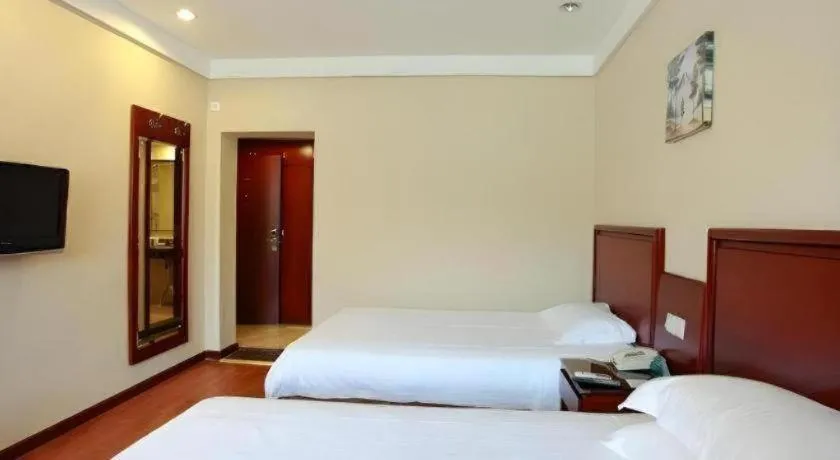 Bed in GreenTree Inn Hefei Chenghuangmiao San Xiao Kou Subway Station Hotel