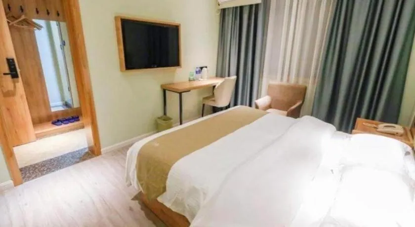 Bed in GreenTree Inn Hefei Chenghuangmiao San Xiao Kou Subway Station Hotel