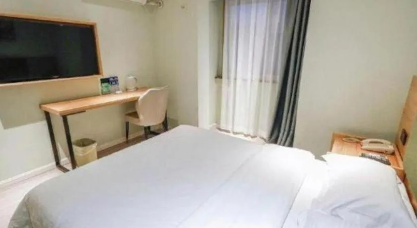 Bed in GreenTree Inn Hefei Chenghuangmiao San Xiao Kou Subway Station Hotel