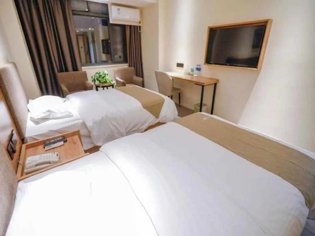 Bed in GreenTree Inn Hefei Chenghuangmiao San Xiao Kou Subway Station Hotel