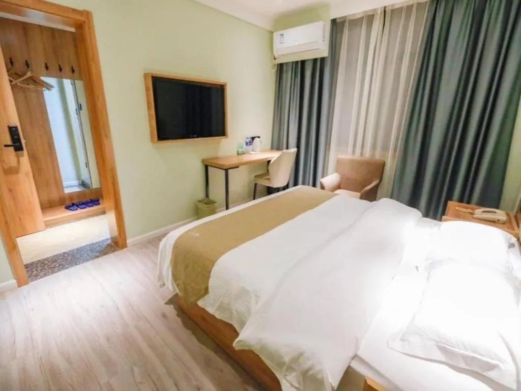 Bed in GreenTree Inn Hefei Chenghuangmiao San Xiao Kou Subway Station Hotel
