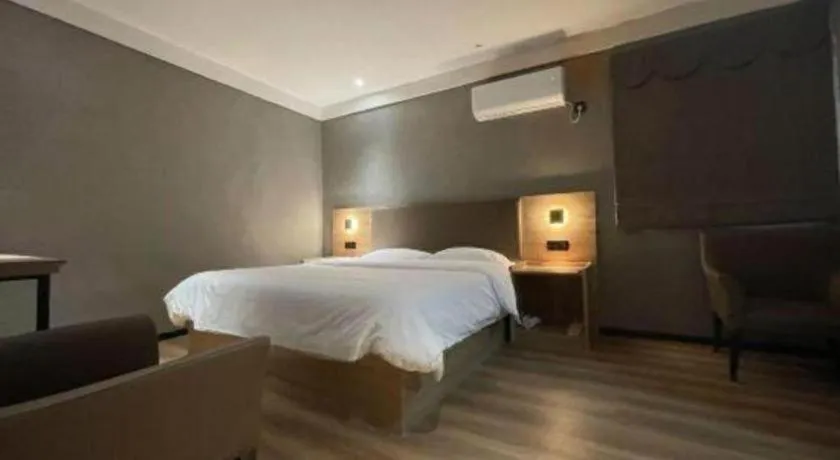 Bed in GreenTree Inn Hefei Chenghuangmiao San Xiao Kou Subway Station Hotel