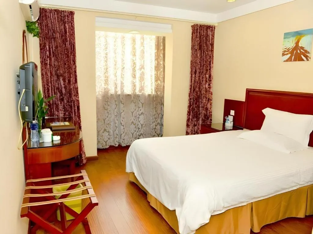 Bed in GreenTree Inn Hefei Chenghuangmiao San Xiao Kou Subway Station Hotel