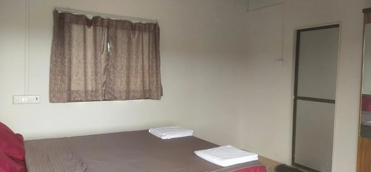 Bedroom, Bed in The Malshej Mist