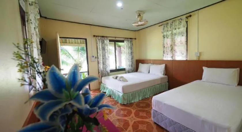 Bed in Lanta Darawadee Resort