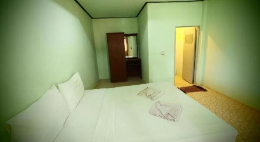 Bed in Lanta Darawadee Resort