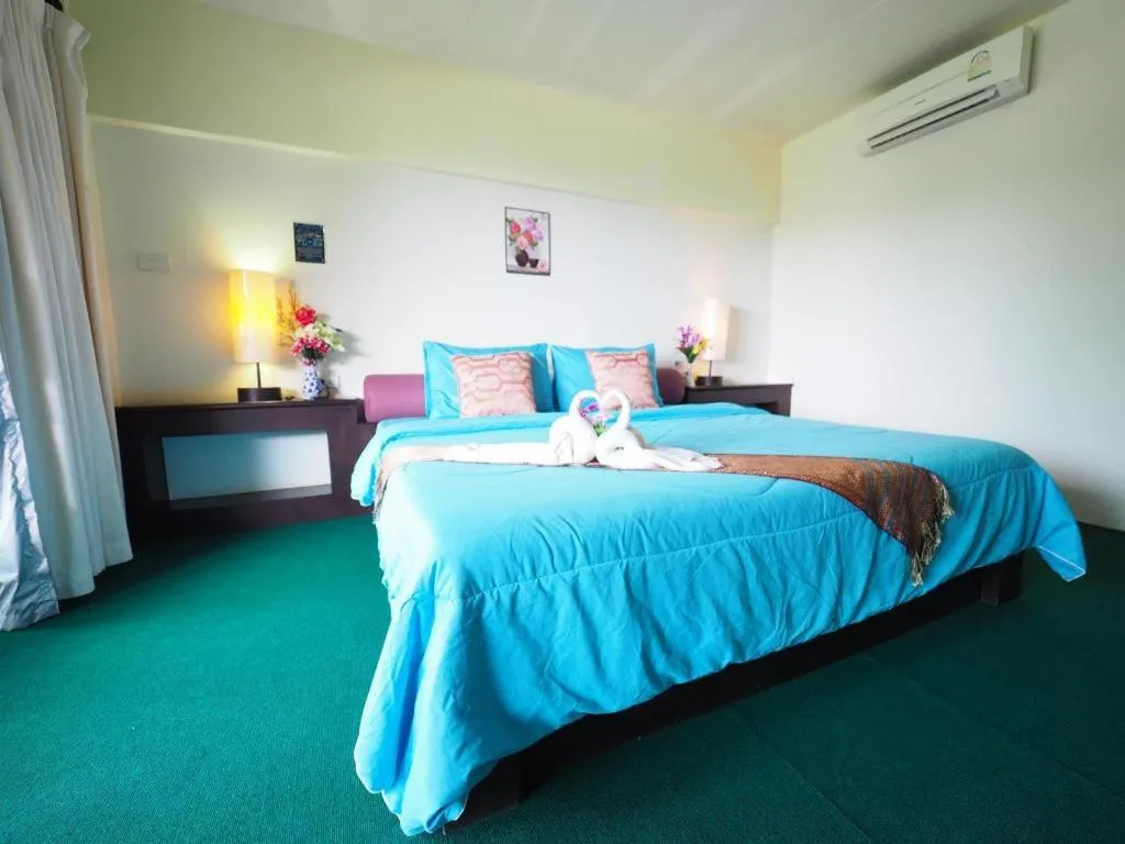 Bed in Lanta Darawadee Resort