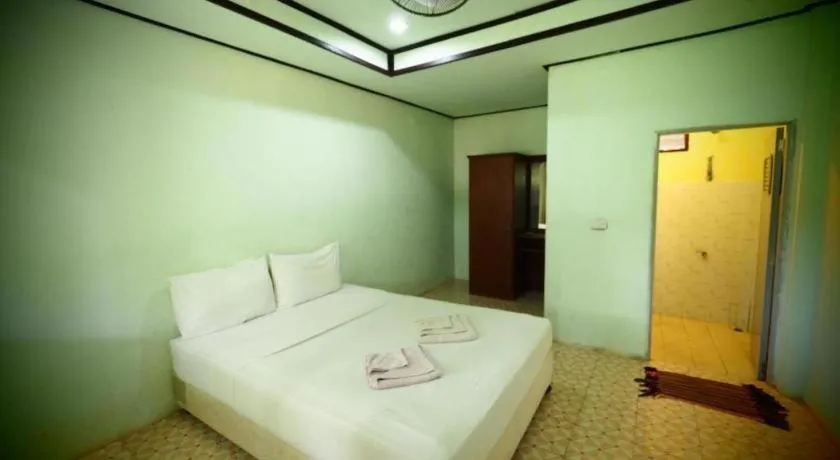 Bed in Lanta Darawadee Resort