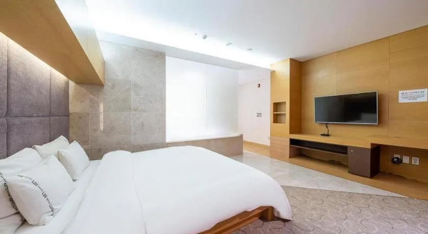 Bed in Business Design Hotel LUV