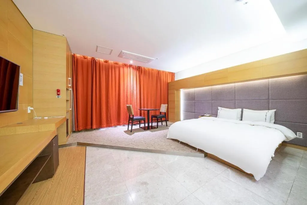 Bed in Business Design Hotel LUV