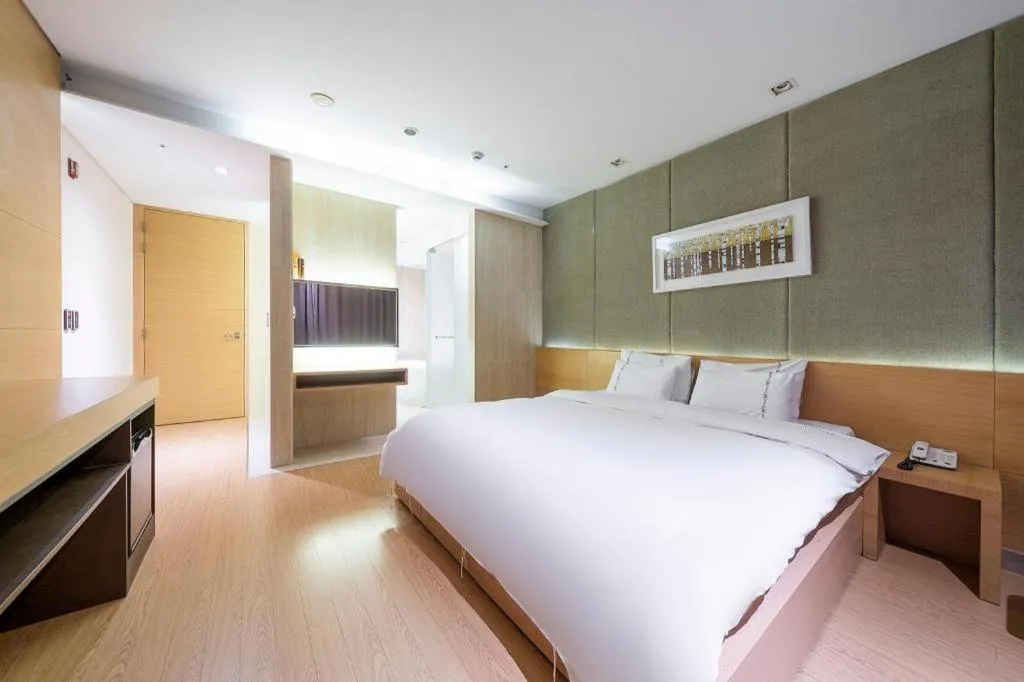 Bed in Business Design Hotel LUV