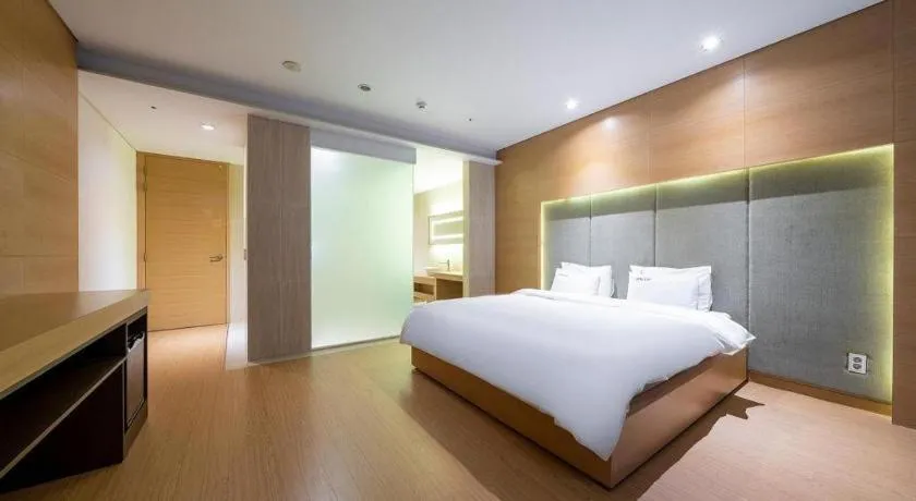 Bed in Business Design Hotel LUV