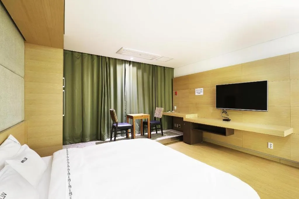 Bed in Business Design Hotel LUV