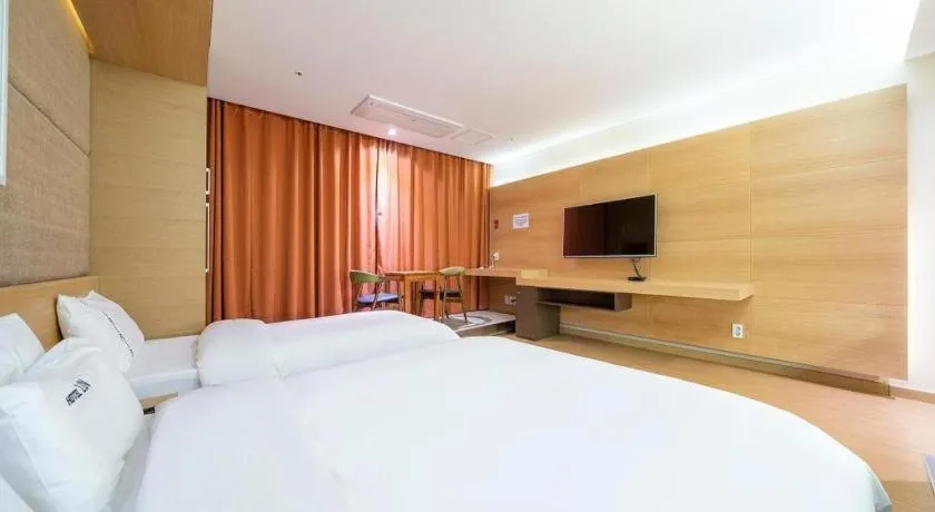 Bed in Business Design Hotel LUV