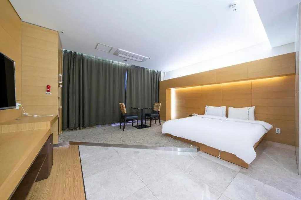 Bed in Business Design Hotel LUV