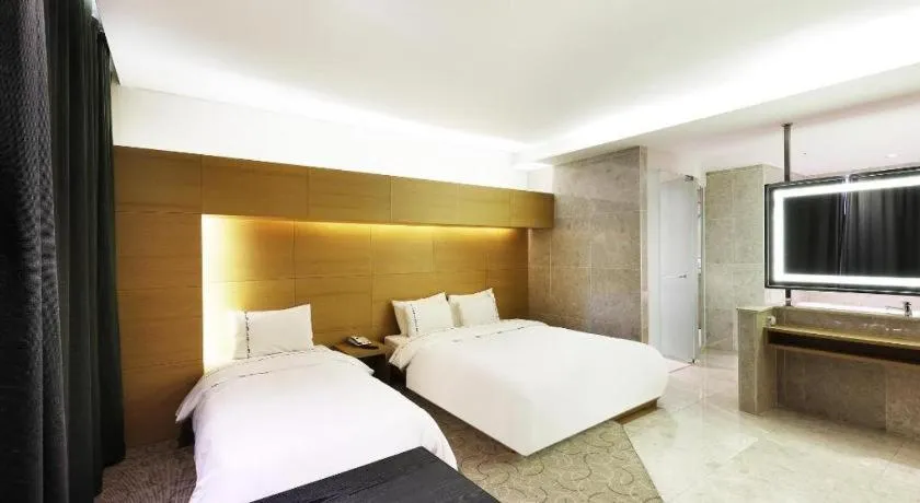 Bed in Business Design Hotel LUV