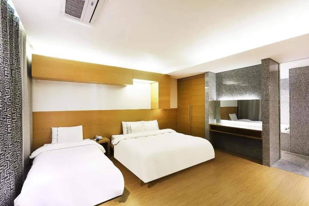 Bed in Business Design Hotel LUV
