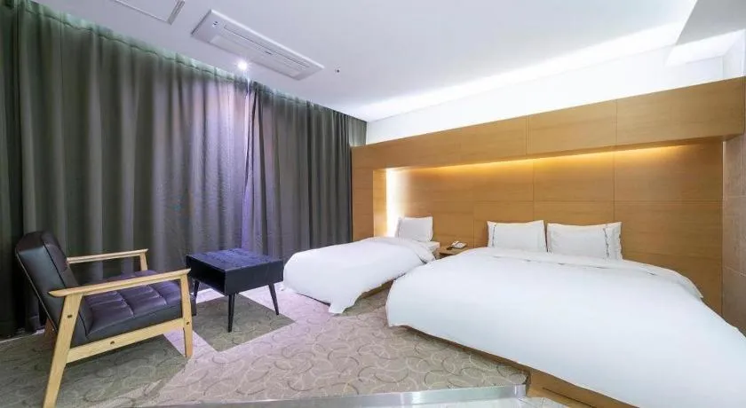 Bed in Business Design Hotel LUV