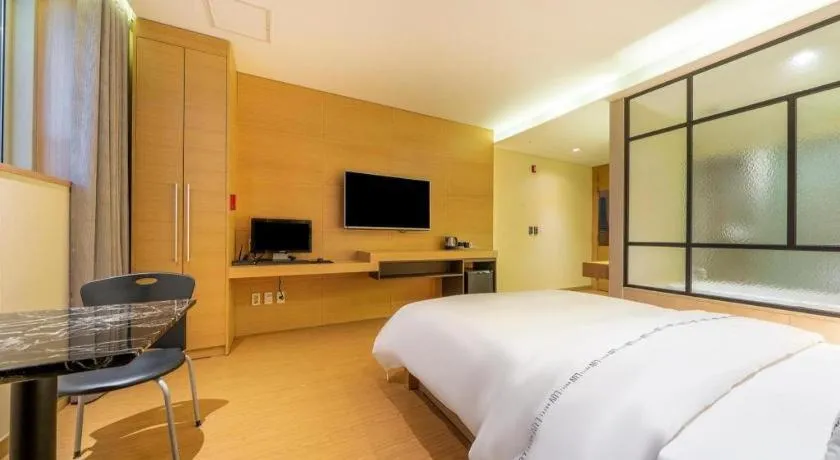 Bed in Business Design Hotel LUV