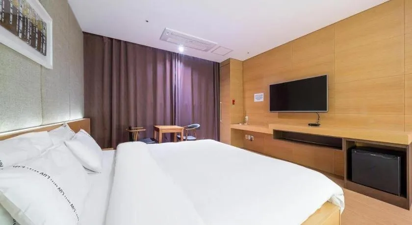Bed in Business Design Hotel LUV