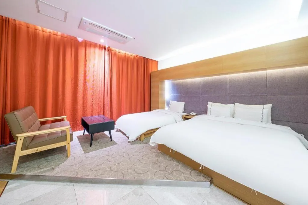 Bed in Business Design Hotel LUV