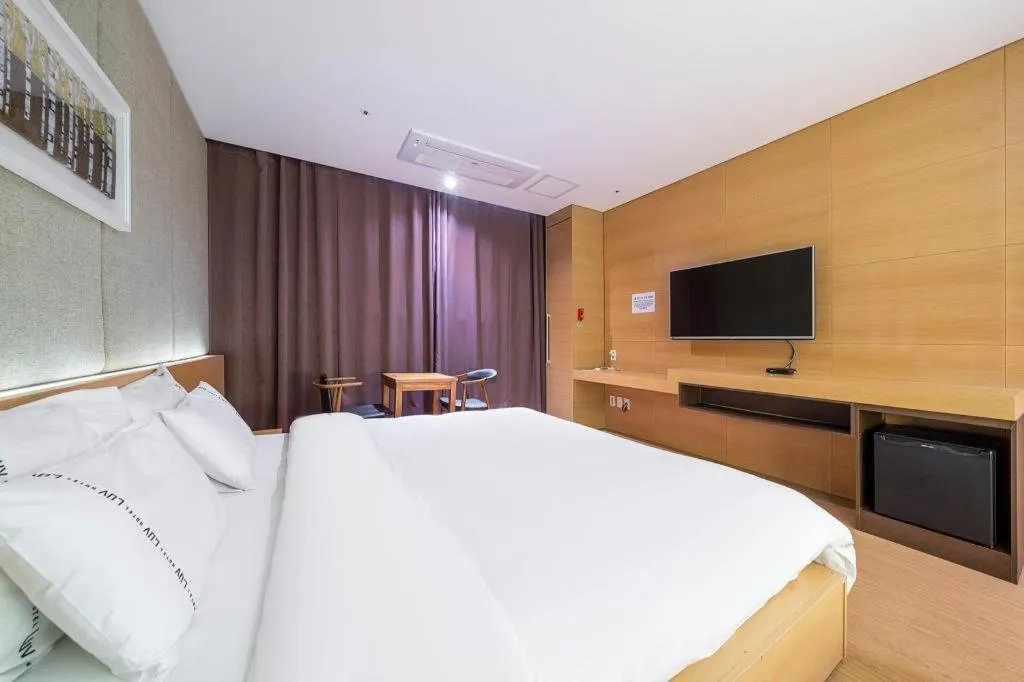 Bed in Business Design Hotel LUV