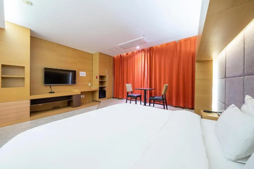 Bed in Business Design Hotel LUV