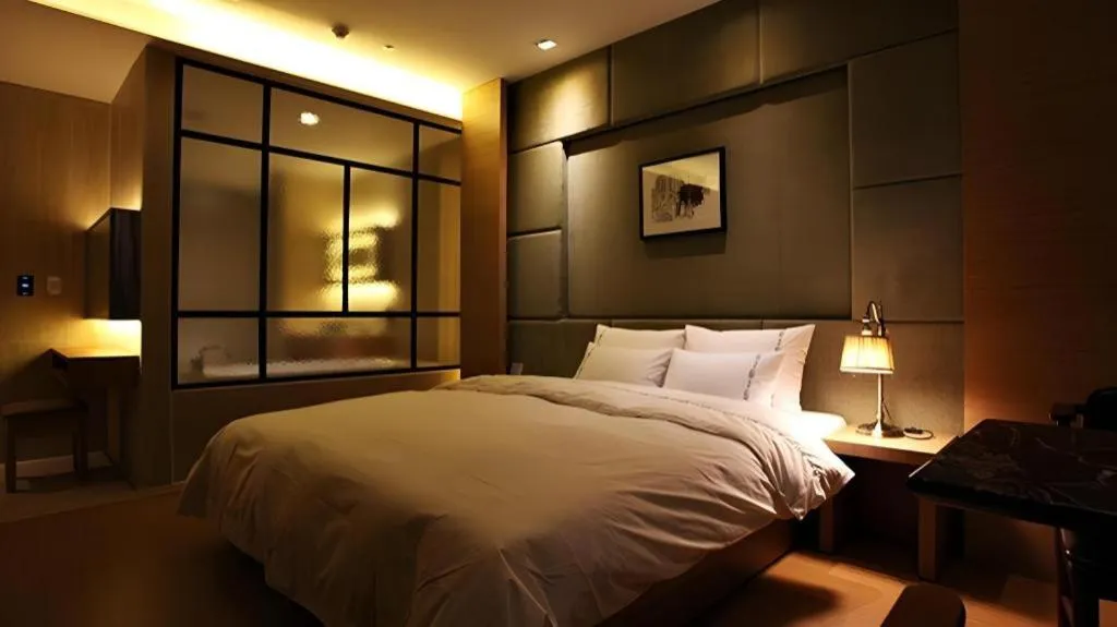 Bed in Business Design Hotel LUV