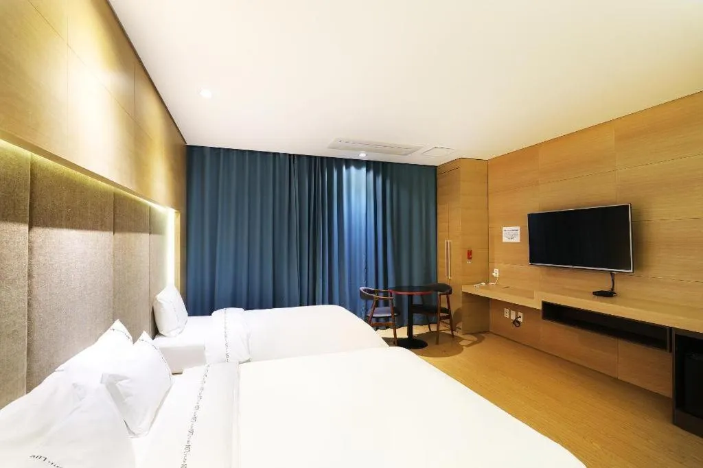 Bed in Business Design Hotel LUV