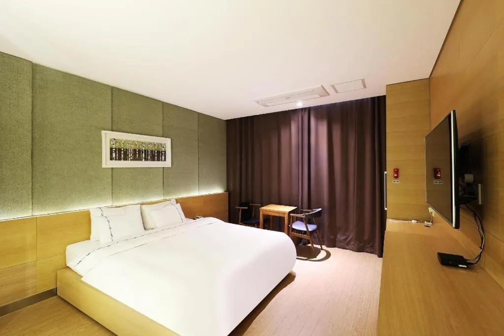 Bed in Business Design Hotel LUV