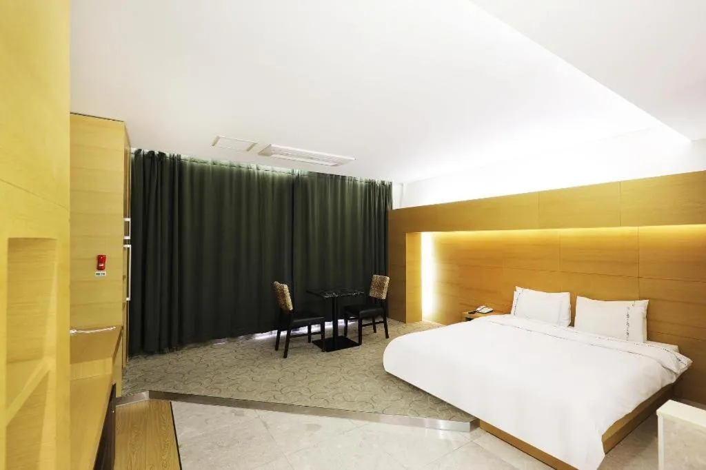 Bed in Business Design Hotel LUV