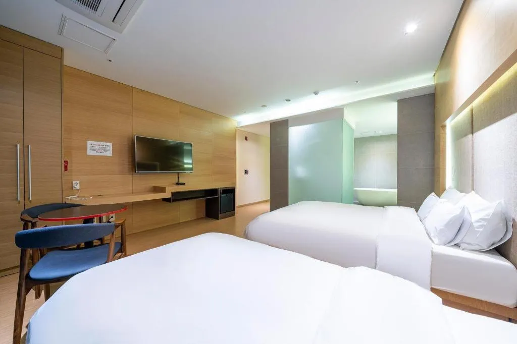 Bed in Business Design Hotel LUV