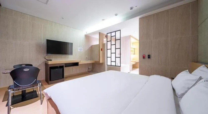 Bed in Business Design Hotel LUV