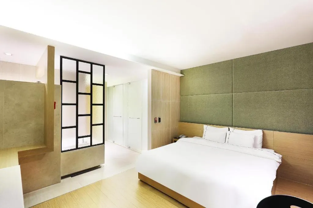 Bed in Business Design Hotel LUV