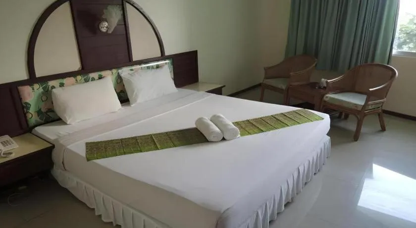 Bed in Lake Inn Hotel