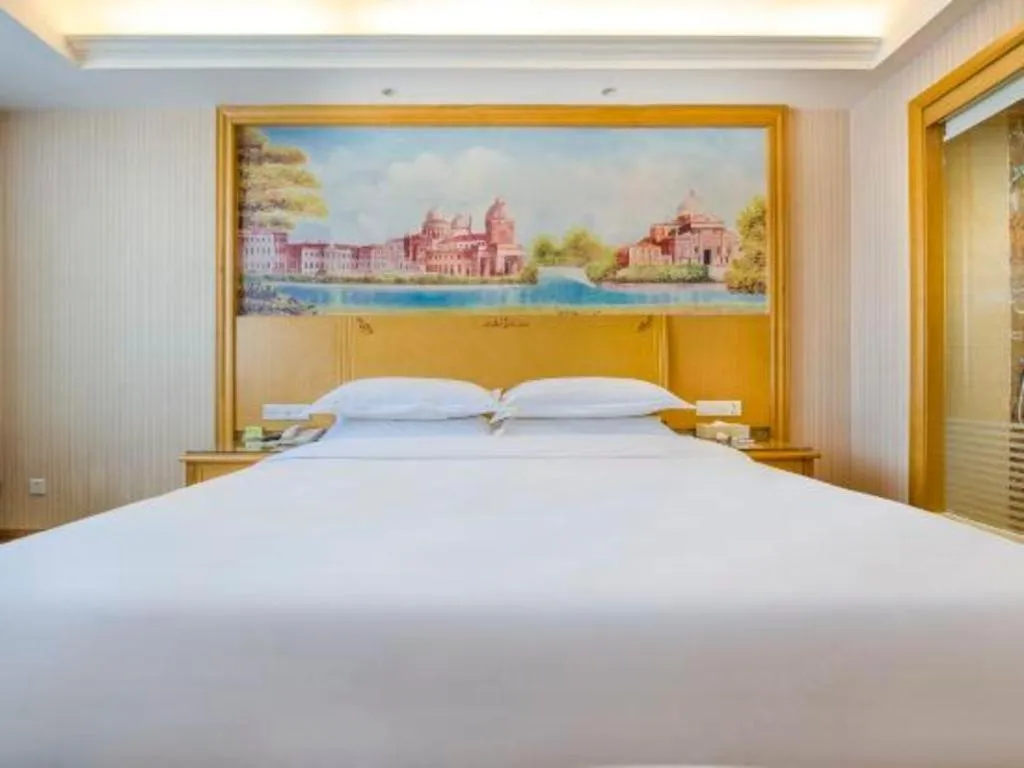 Bed in Vienna Hotel Guangzhou Panyu Shiqiao Center Branch