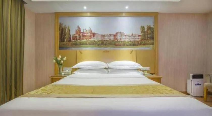 Bed in Vienna Hotel Guangzhou Panyu Shiqiao Center Branch