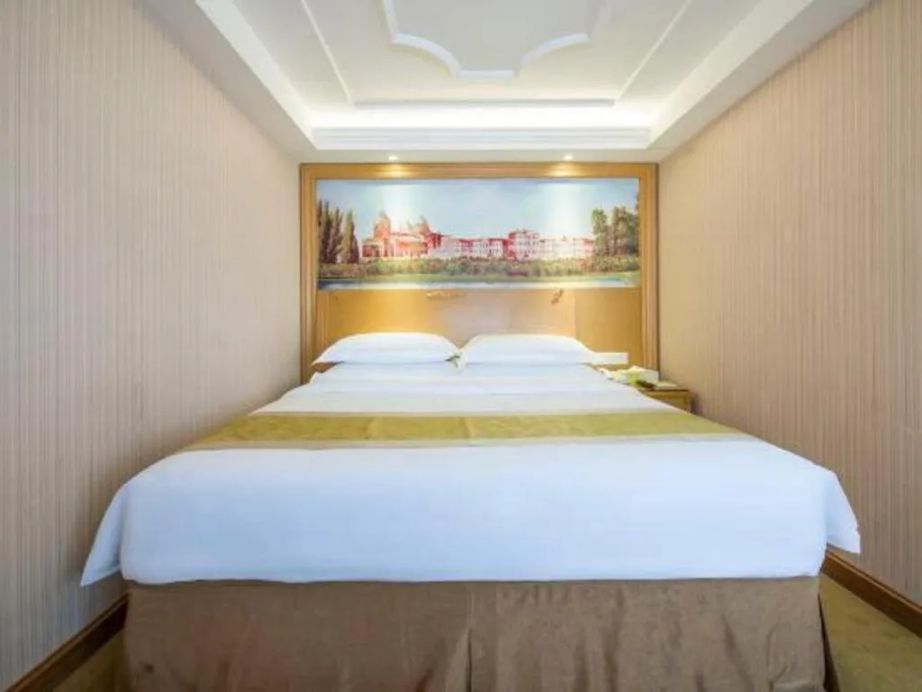 Bed in Vienna Hotel Guangzhou Panyu Shiqiao Center Branch