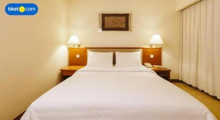 Bed in Elmi Hotel