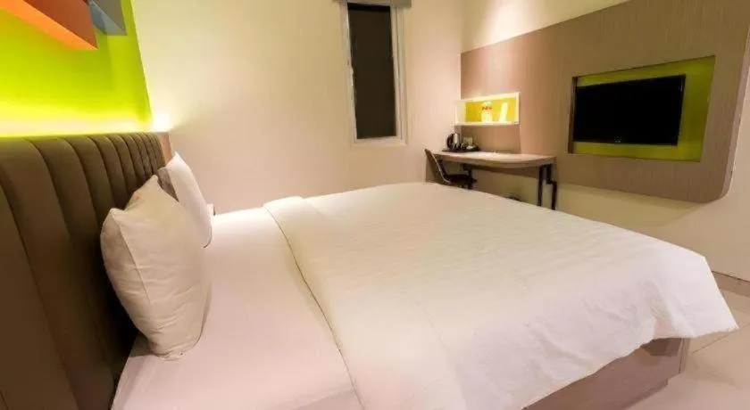 Bed in Zoom Dharmahusada Hotel