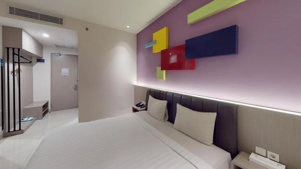 Bed in Zoom Dharmahusada Hotel