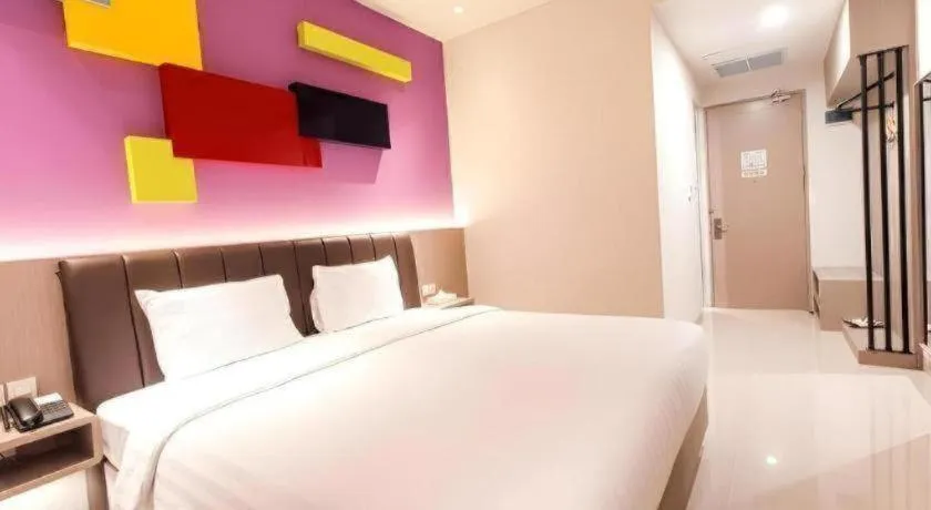 Bed in Zoom Dharmahusada Hotel